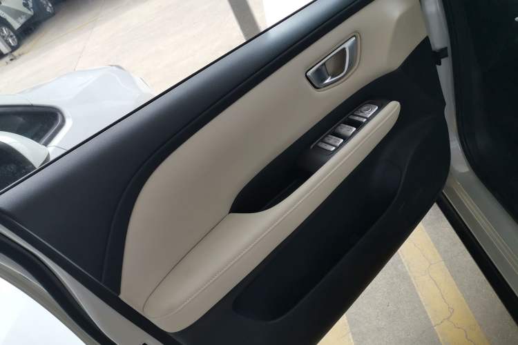 Used Wuling Bingo PLUS 2024 330 km Range Five-Seater Version