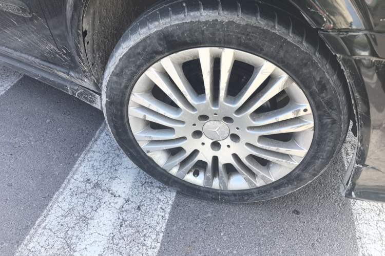 Used Mercedes-Benz Viano 2010 2.5L Prestige Edition Right Front Wheel Hub