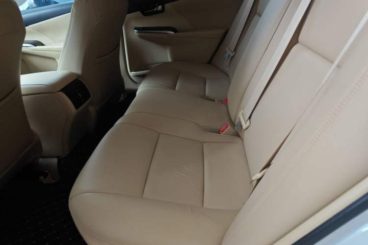 Used Toyota Camry 2016 2.0E 10th Anniversary Elite Edition
