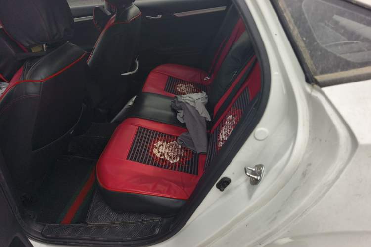 Used Honda Civic 2019 220TURBO CVT Dynamic Edition China VI Emission Standard Left Rear Seat