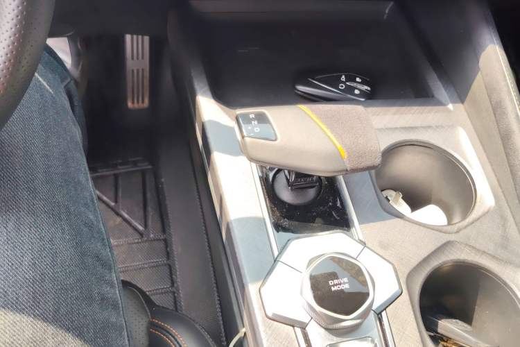 Used CHANGAN UNI-V 2022 1.5T Sport Edition Gear Lever