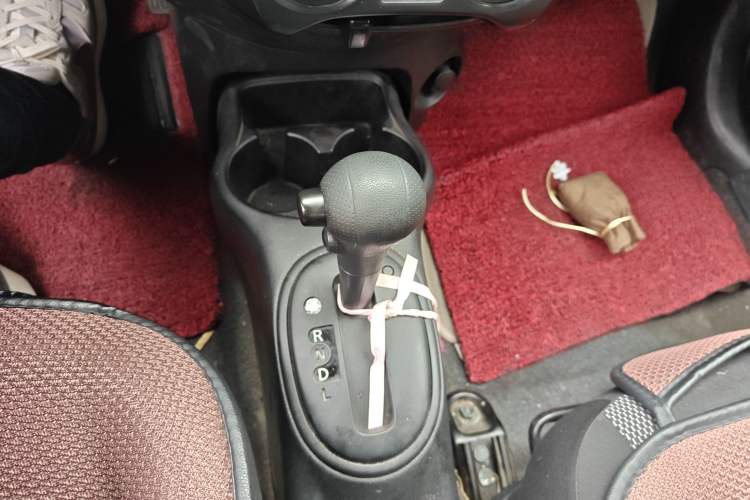 Used Nissan Sunny 2014 1.5XE CVT Comfort Edition Gear Lever