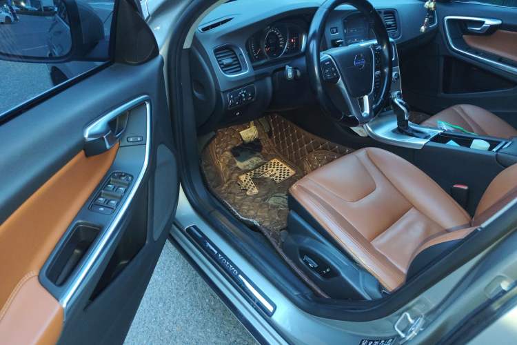 Used Volvo S60 2015 S60L 2.0T Zhiyuan Edition