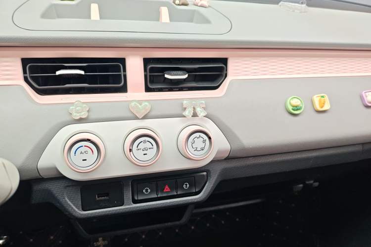 Used Chery QQ Ice Cream 2022 120km Conical Shape Lithium Iron Phosphate
