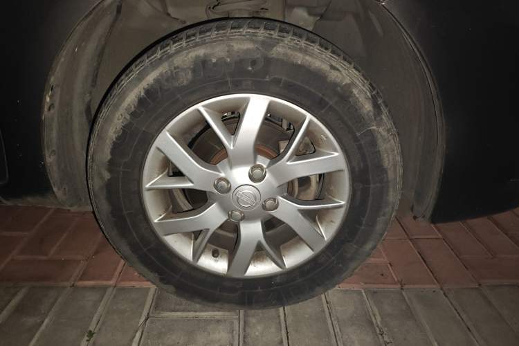 Used Nissan Sunny 2015 1.5XE Manual Comfort Edition Right Front Wheel Hub