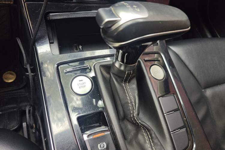Used Hongqi H5 2018 30TD Dynamic Edition Gear Lever