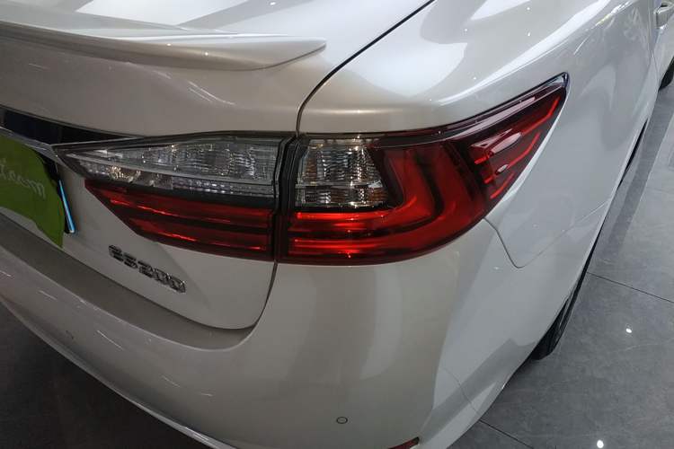 Used Lexus ES 2015 200 Elite Edition Right Rear Taillight