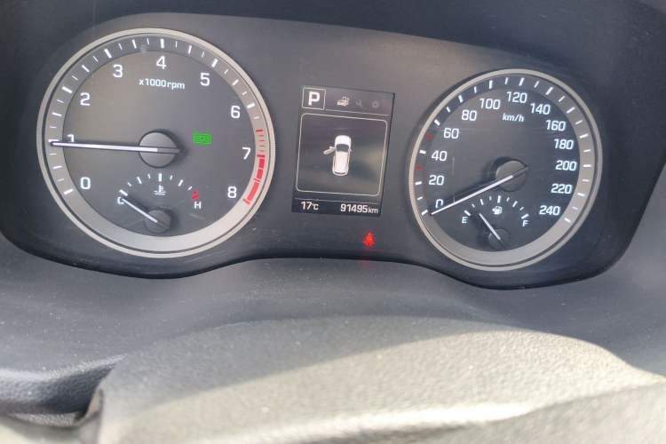 Used Hyundai Tucson 2018 1.6T Dual-Clutch Two-Wheel Drive 15th Anniversary Special Edition Odometer Close Up