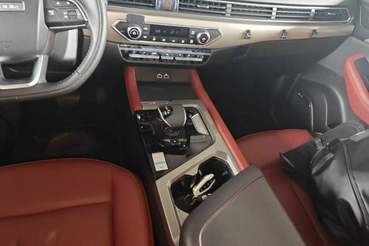 Used JETOUR X70 2025 1.5T DCT Beyond PRO 7-Seater Gear Lever