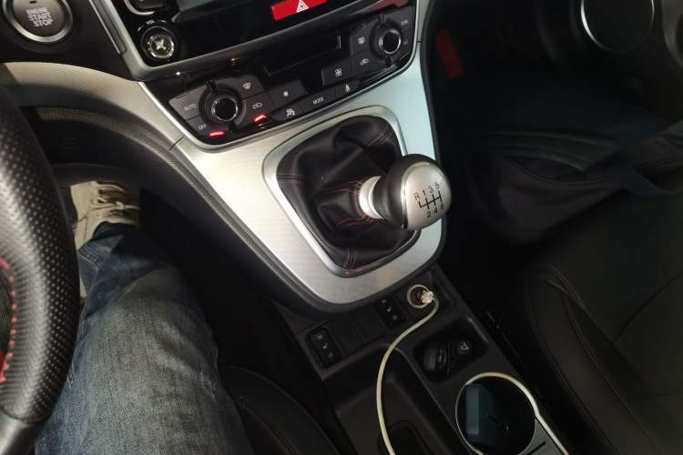 Used Haval H6 2017 Blue Label Sport Edition 1.5T Manual Two-Wheel Drive Elite Model Gear Lever