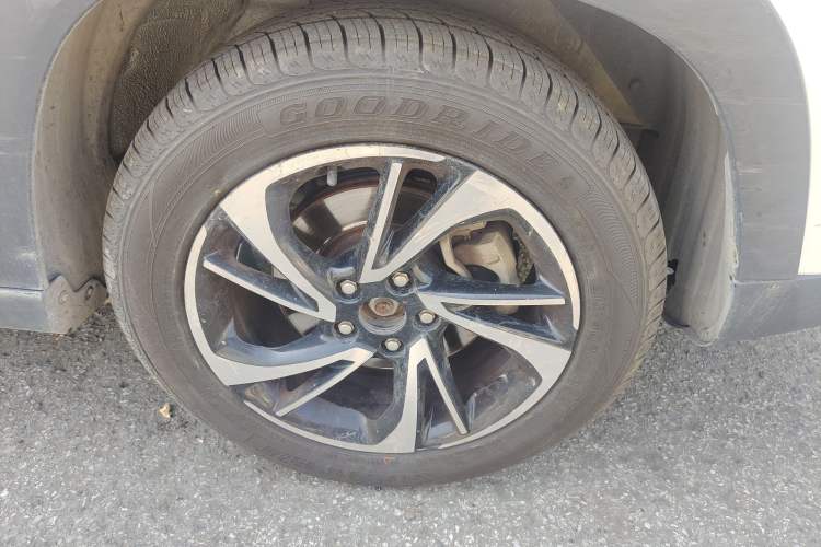 Used Dongfeng Fengon S560 2018 1.8L Manual Comfort 7-Seater Right Front Wheel Hub