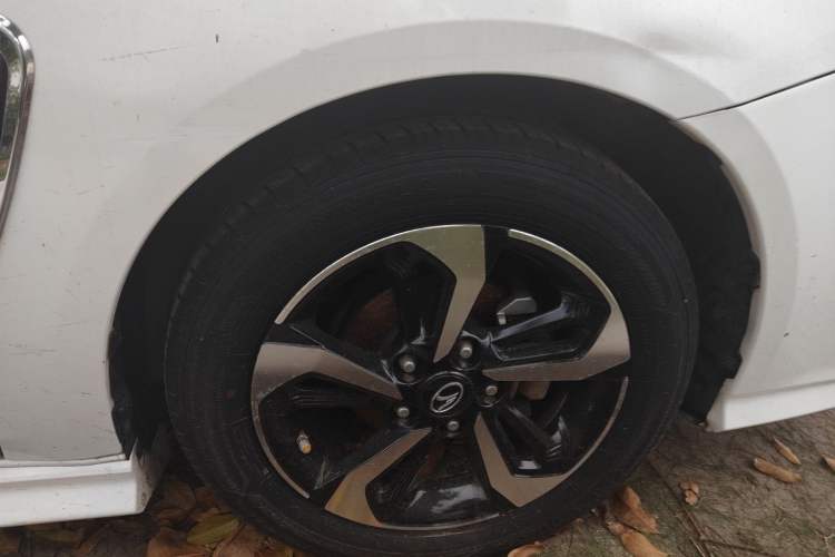 Used Soueast V5 Lingzhi 2017 1.5L Manual New Elite Model Right Front Wheel Hub