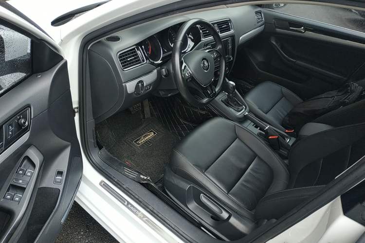 Used Volkswagen Sagitar 2018 1.6L Automatic Comfort Model Left Front Seat