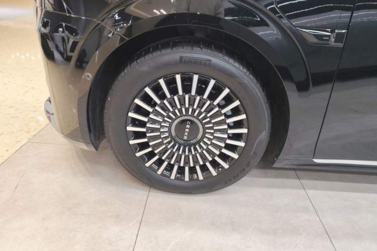 Used Zeekr 009 2024 Six-Seat Executive Version 4WD 108 kWh
