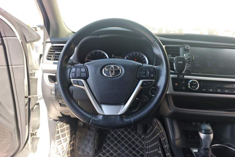 Used Toyota Highlander 2018 2.0T Four-Wheel Drive Luxury Edition 7 Seats China V Emission Standard