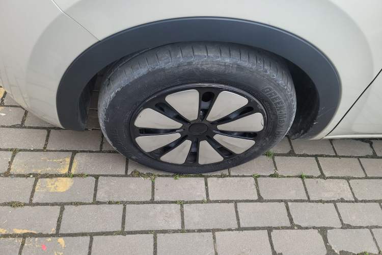 Used Wuling Bingo 2023 333 km Enjoyment Version Left Front Wheel Hub