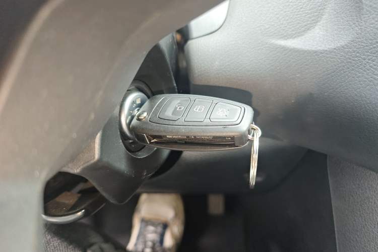 Used Ford Focus 2012 Hatchback 1.6L Automatic Fashion Edition Vehicle Key