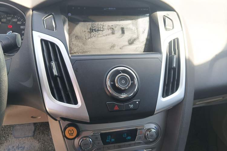 Used Ford Focus 2012 Sedan 1.6L Automatic Fashion Edition Audio And AC Panel