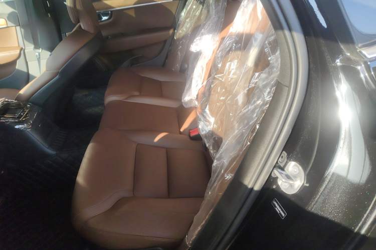 Used Volvo S90 New Energy 2025 Plug-in Hybrid Four-Wheel Drive Long-Range Zhiyi Luxury Edition Left Rear Seat