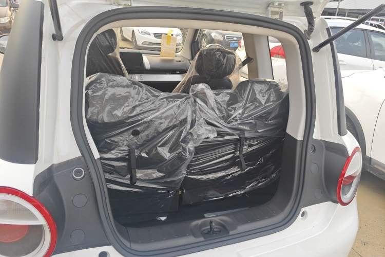 Used CHANGAN NEVO Lumin 2026 Model Treasure Edition 205km Passionate Beige Ningde Trunk