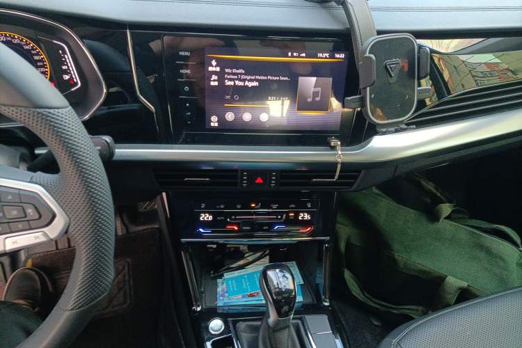 Used Volkswagen Passat 2025 Premium Version 380TSI Dragon Edition Audio And AC Panel