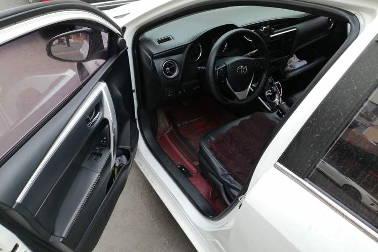 Used Toyota Corolla 2016 Dual-Engine 1.8L E-CVT Elite Edition Driver Seat