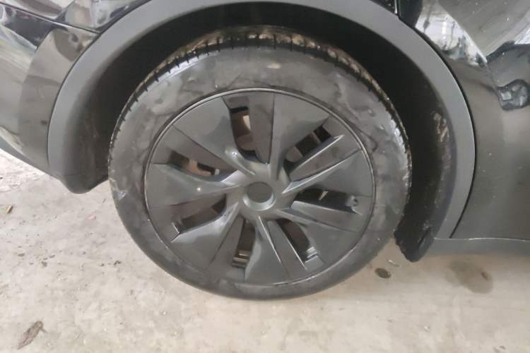 Used Tesla Model Y 2023 Rear-Wheel-Drive Version Right Rear Wheel Hub