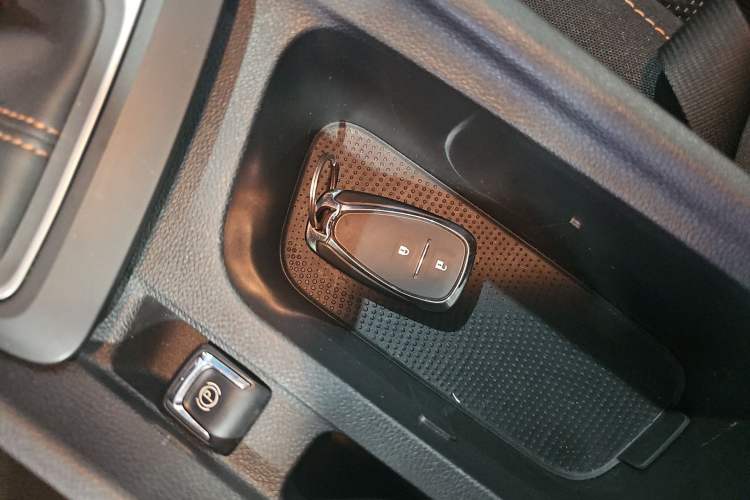 Used Chevrolet Orlando 2019 530T Automatic Luxury Edition (5+2 Seater) – China VI Standard Interior 1