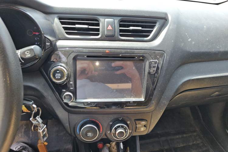 Used Kia K2 2012 Sedan 1.4L MT GLS Commemorative Edition Audio And AC Panel