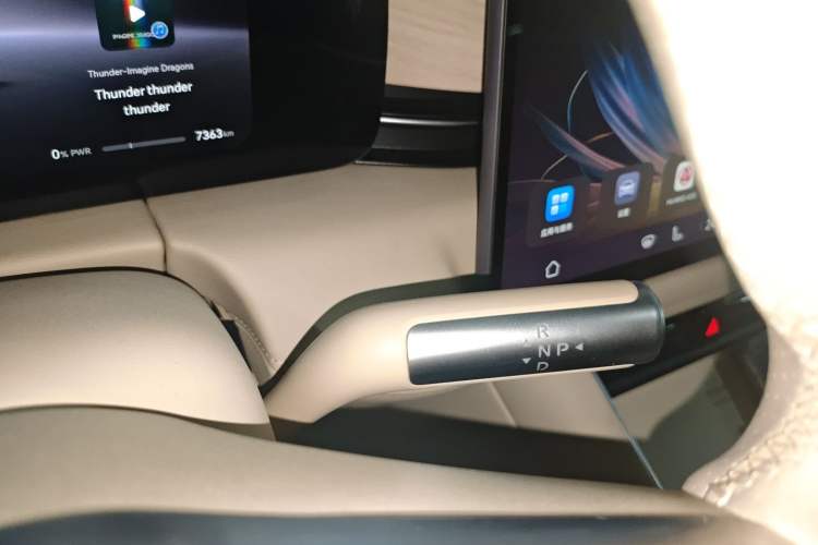 Used Hima AITO M5 2025 Extended-Range Ultra All-Wheel-Drive Version Gear Lever