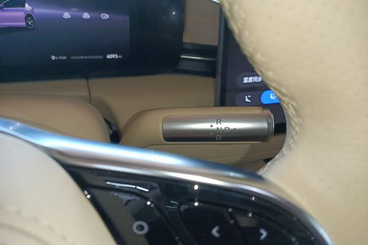 Used Hima AITO M5 2025 Extended-Range Ultra All-Wheel-Drive Version Gear Lever