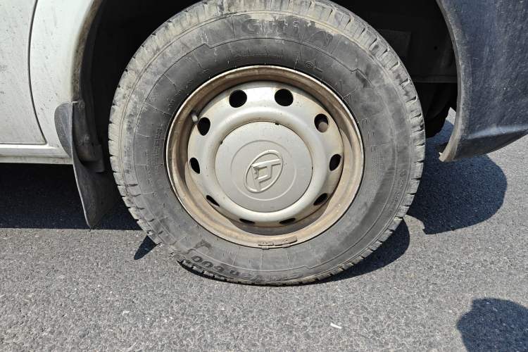 Used SAIC MAXUS Xintu V80 2019 2.5T Classic Model 6-Speed Manual Aotong Long Wheelbase Mid-Height 7-Seater