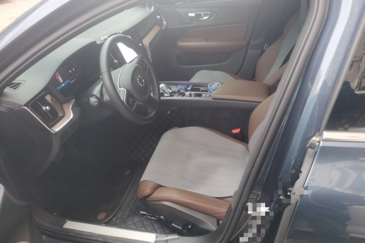 Used Volvo S60 2025 B4 Zhiyuan Luxury Edition
