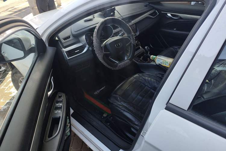 Used Geely Auto Emgrand 2019 Leading Edition 1.5L Manual Fashion Model China VI Standard