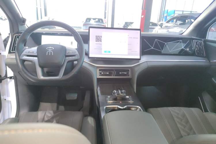Used BYD Song L DM-i 2025 Intelligent Driving Version 160 km Beyond-Range Type Center Console