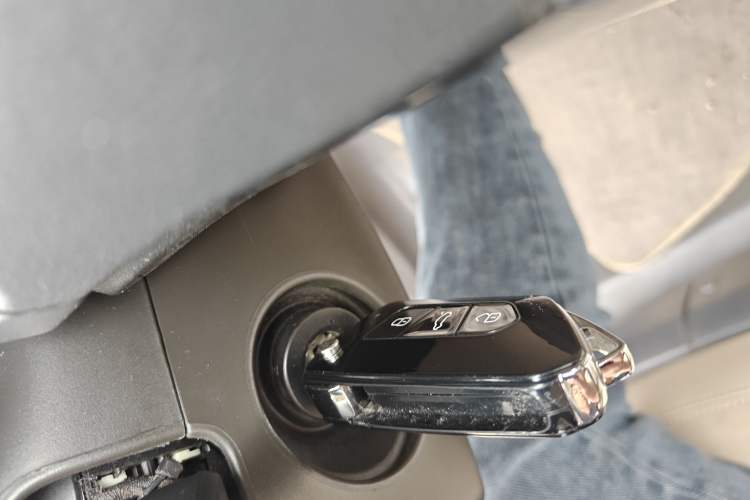 Used Volkswagen Lavida 2011 1.6L Automatic Premium Edition
