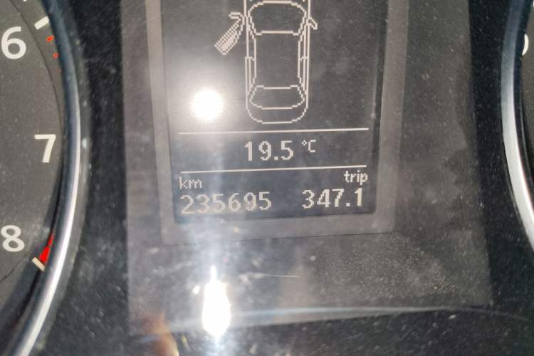 Used Volkswagen FAW-Volkswagen CC 2011 2.0 TSI Ultimate Edition Odometer Close Up