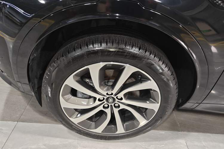 Used Land Rover Discovery Sport 2022 249 PS Metropolitan Edition 5 Seats Exterior 4