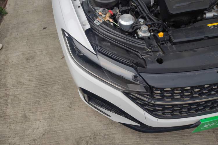 Used Volkswagen Lavida 2024 1.5L Automatic Starry Sky 5 Million Edition Right Front Headlight