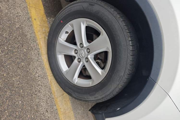 Used Toyota RAV4 2013 2.0L CVT Four-Wheel Drive New Edition