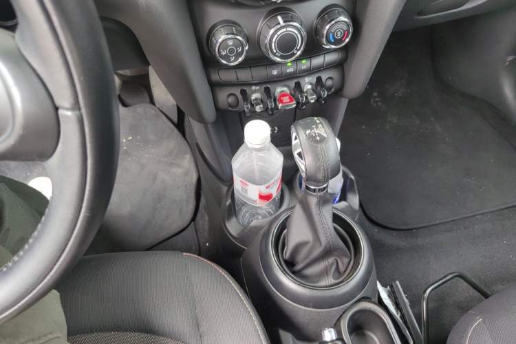 Used MINI 2015 1.2T ONE Five-Door Edition Gear Lever