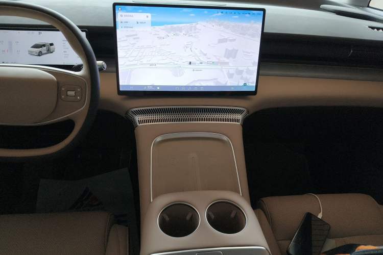 Used XPeng X9 2024 702 Ultra-Long Range Pro Audio And AC Panel