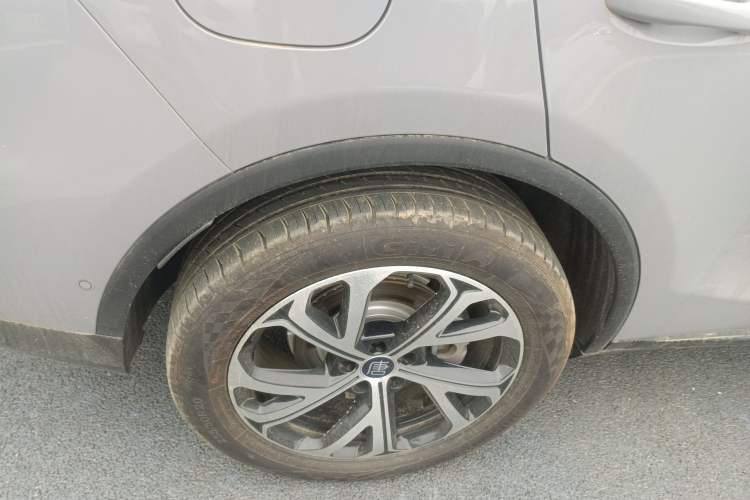 Used BYD Tang New Energy 2025 Intelligent Driving Version DM-i 115KM Flagship Edition Exterior 5