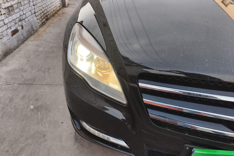 Used Mercedes-Benz R-Class 2011 R 300 L Business Model Right Front Headlight