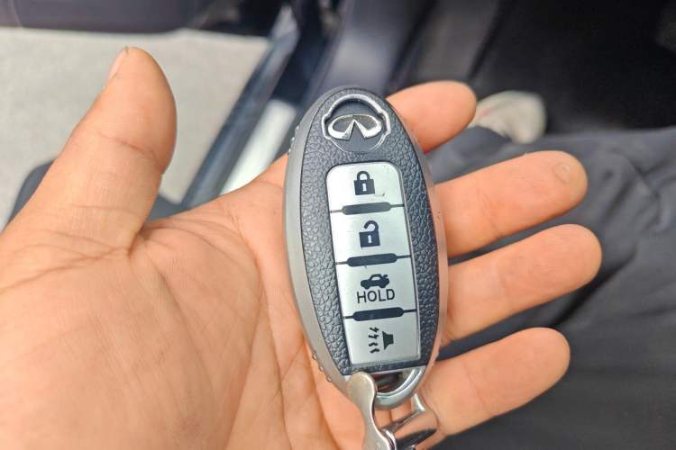 Used Infiniti QX80 2016 5.6L 4WD
