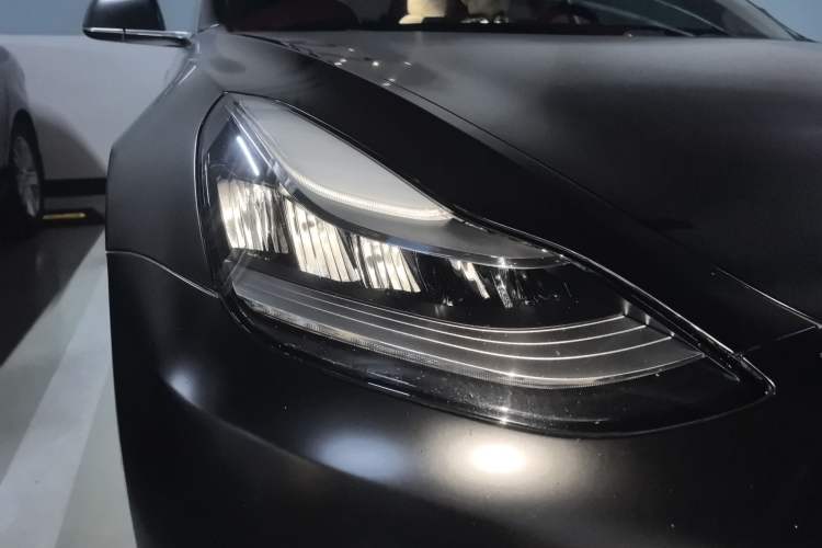 Used Tesla Model 3 2019 Long-Range Rear-Wheel-Drive Version