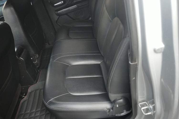 Used Great Wall Wingle 5 2017 2.0T European Version Diesel Two-Wheel Drive Advanced Large Double-Cab GW4D20E