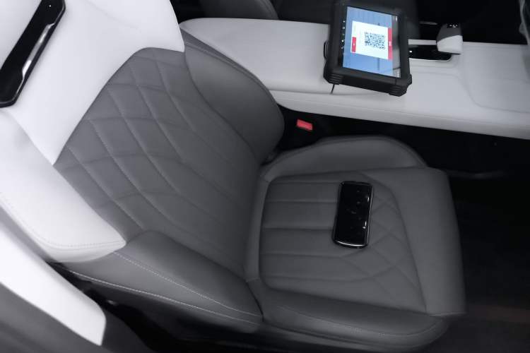 Used CHANGAN UNI-Z New Energy 2024 Blue Whale Smart Electric iDD 125km Beyond Edition
