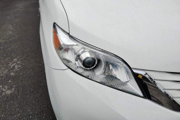 Used Toyota SIENNA  Right Front Headlight