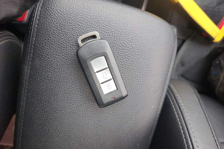 Used Mitsubishi Outlander 2018 2.0L Two-Wheel Drive Glory Edition 5 Seats Vehicle Key